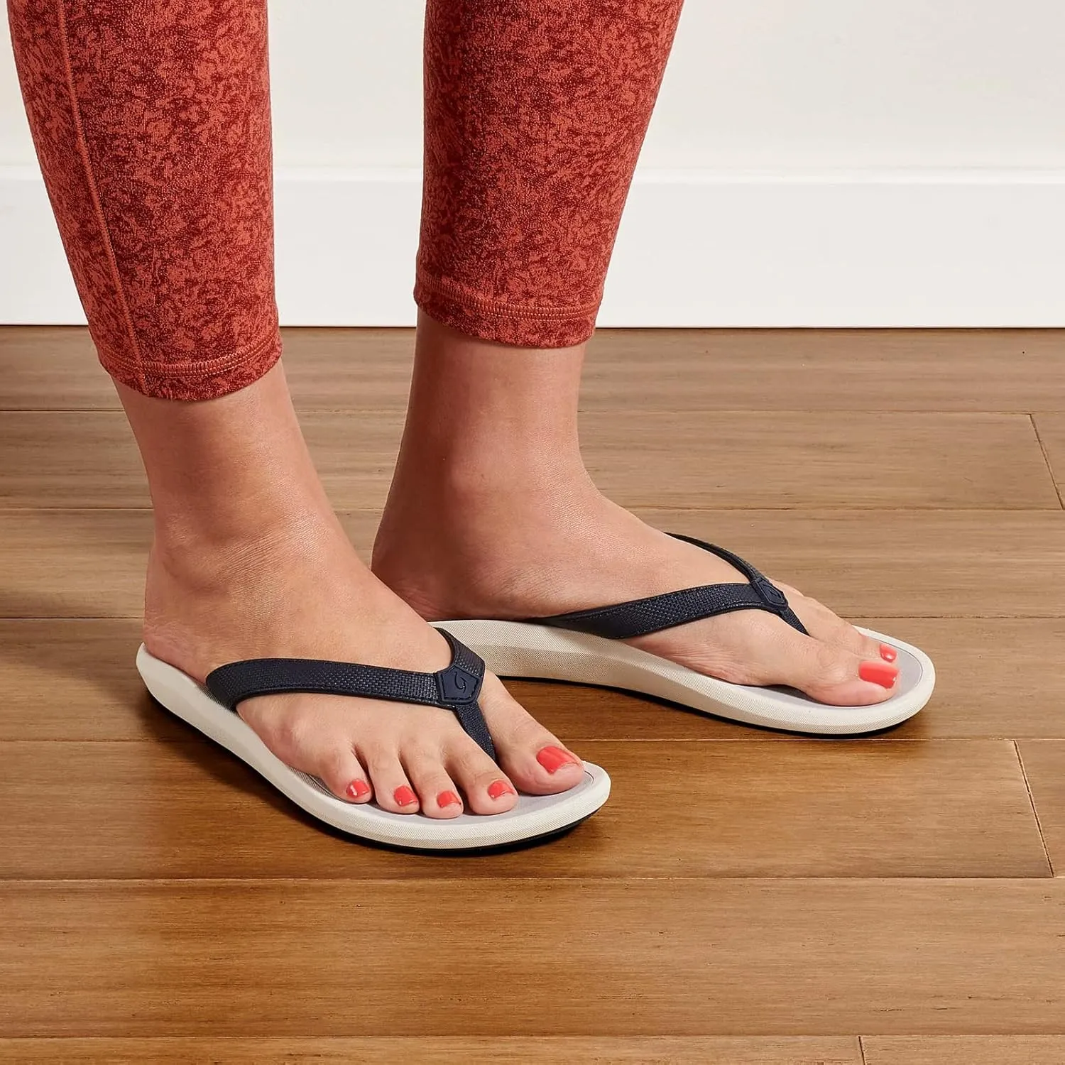 OLUKAI Pi'oe Women's Beach Sandals, Water-Resistant Flip-Flop Slides, Ulta Soft & Comfortable Fit, Wet Grip Soles