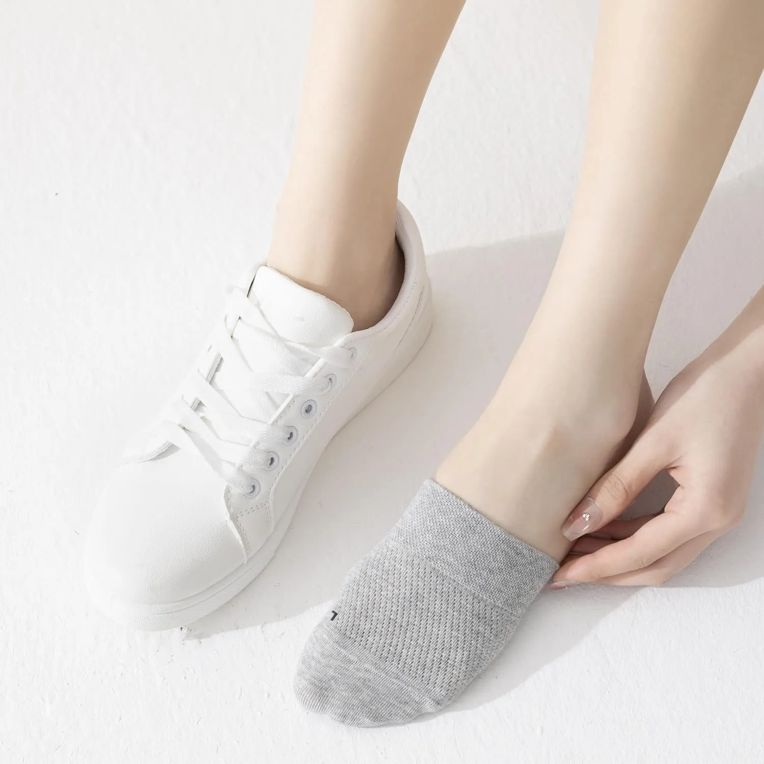 YFUNNLE 8 Pairs Toe Topper Socks for Women,No Show Liner Half Mule Socks with Grip Non Slip